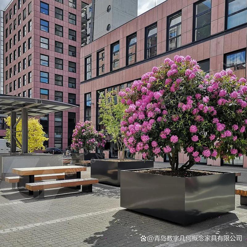 景观花箱制作厂家:城市立体绿化的定制化服务后盾